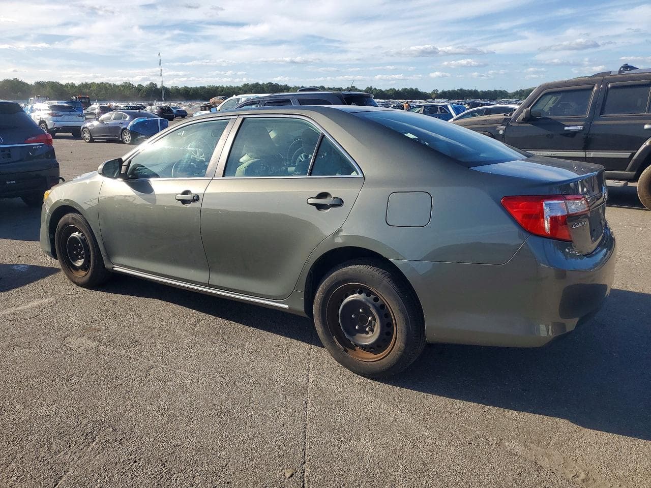 2014 Toyota Camry Le - foto 2