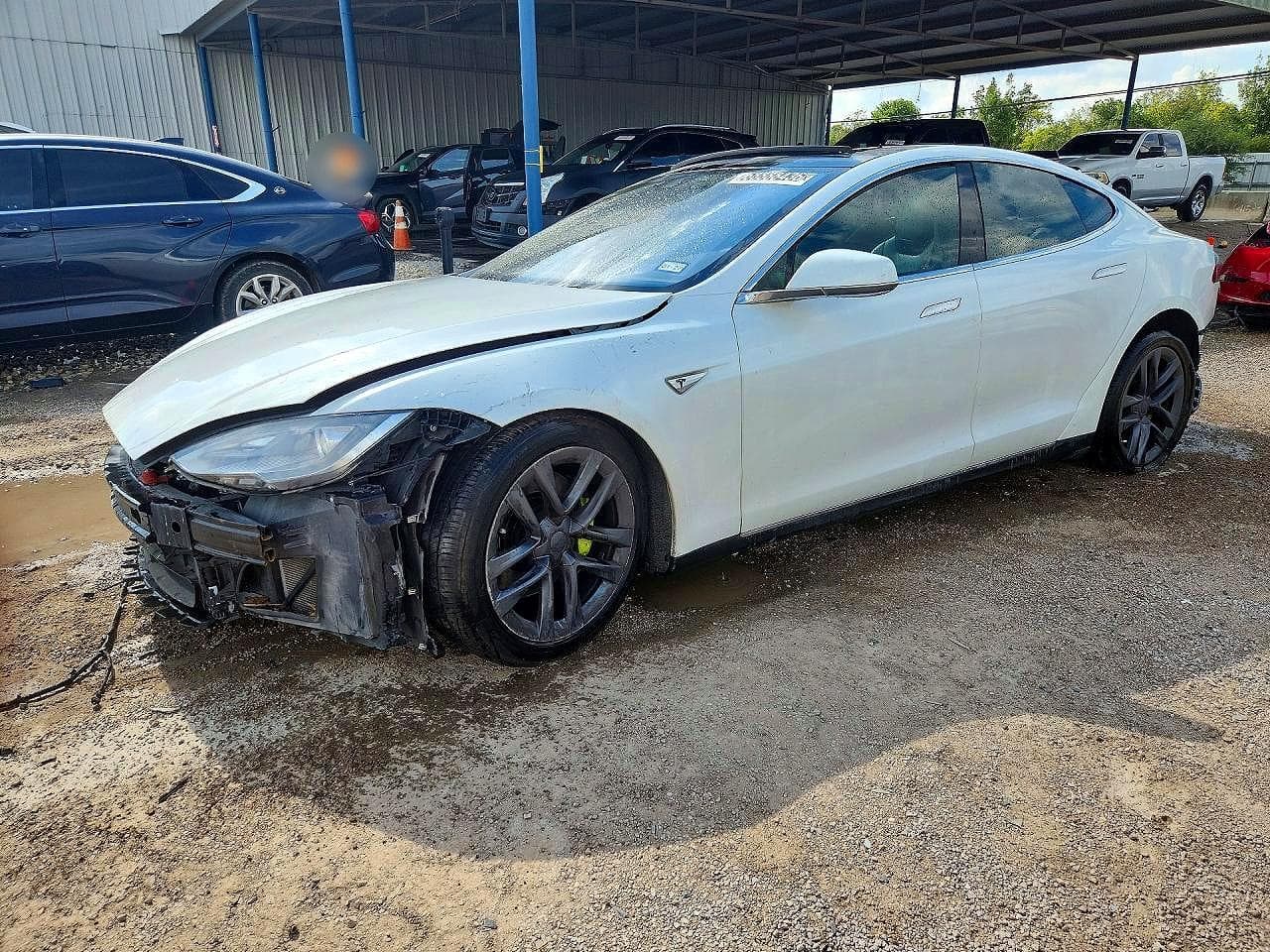 Tesla Model S 2015 z USA