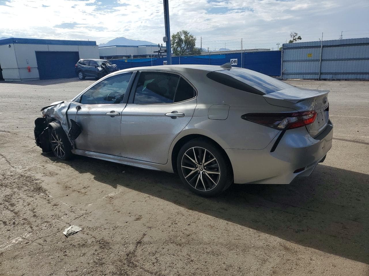 2022 Toyota Camry - foto 2