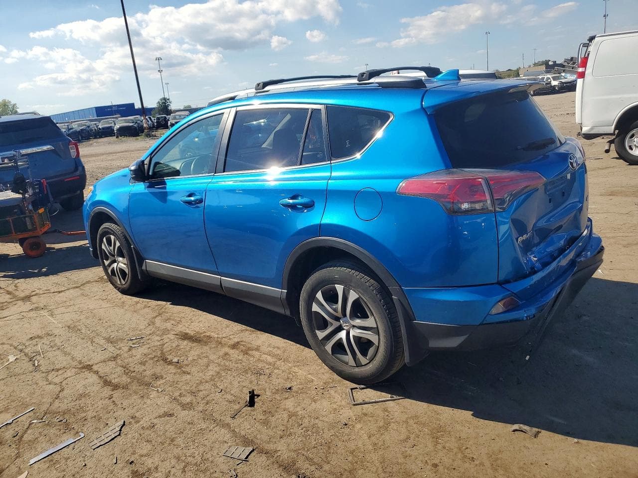 2017 Toyota Rav4 Le - foto 2