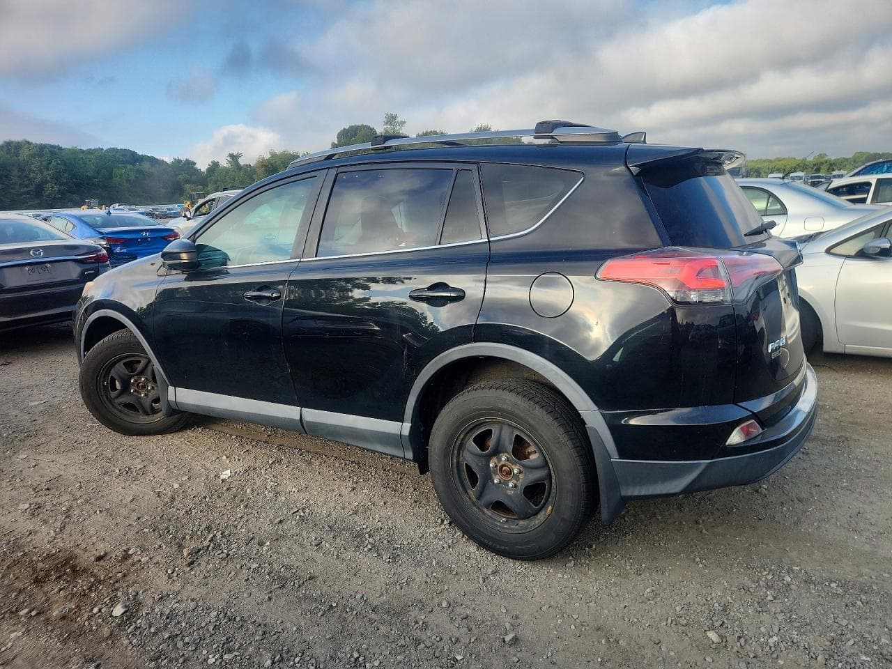 2017 Toyota Rav4 Le - foto 2