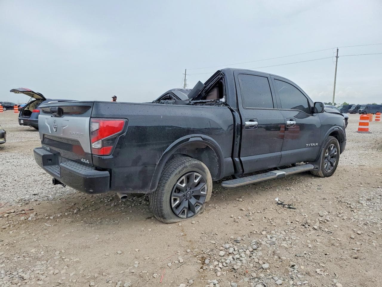 2023 Nissan Titan Platinum Reserve - foto 3