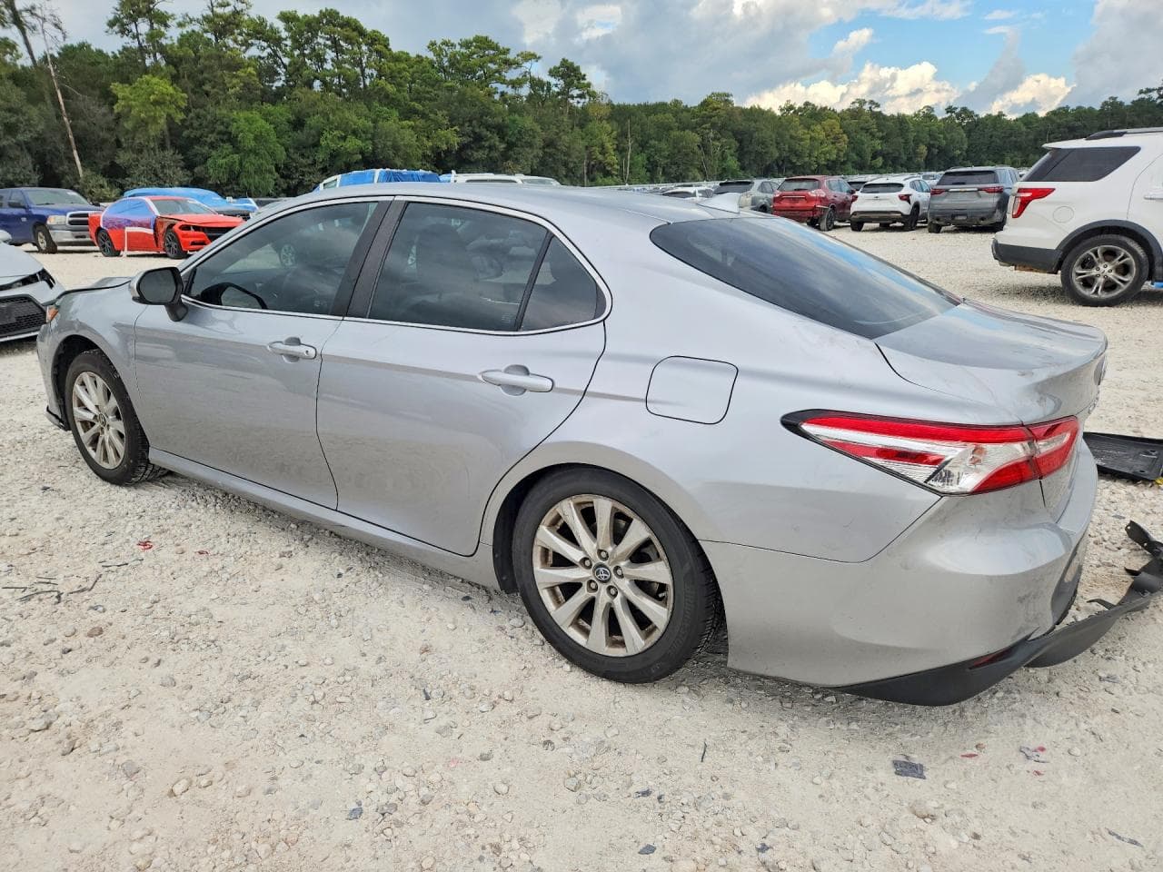 2019 Toyota Camry Le - foto 2