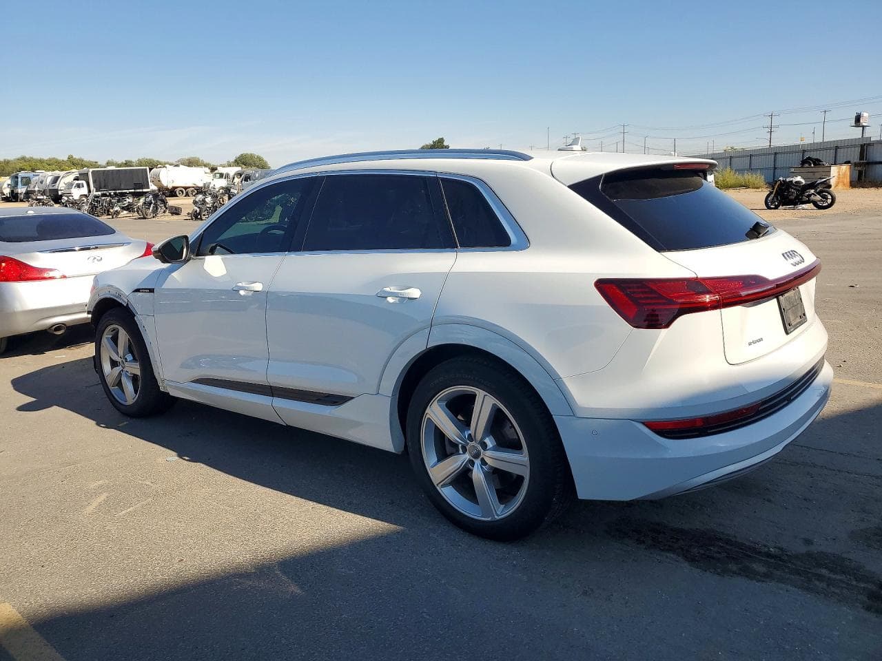 2019 Audi E-Tron Premium Plus - foto 2