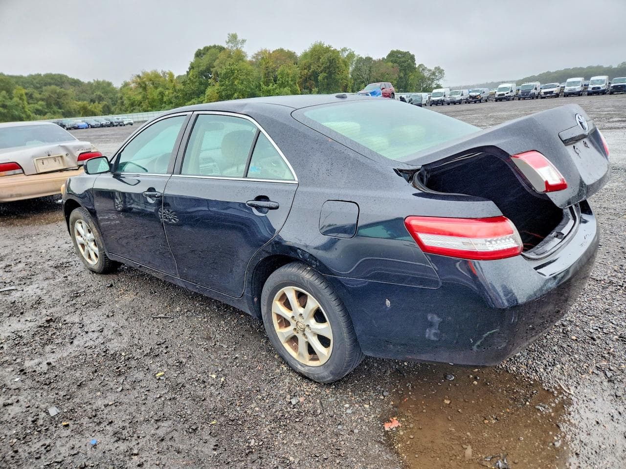 2010 Toyota Camry Le - foto 2