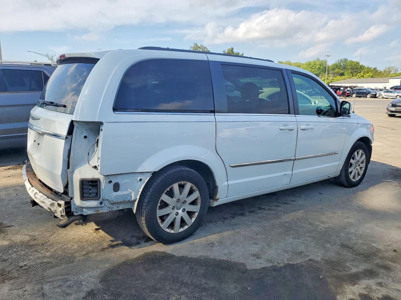 2014 Chrysler Town & Country Touring - foto 3