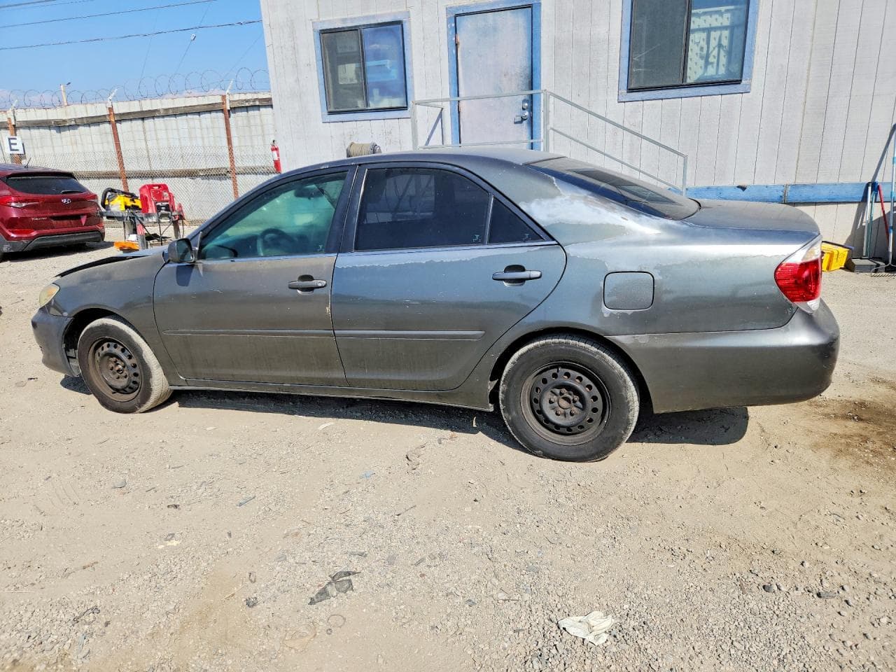 2005 Toyota Camry Le - foto 2