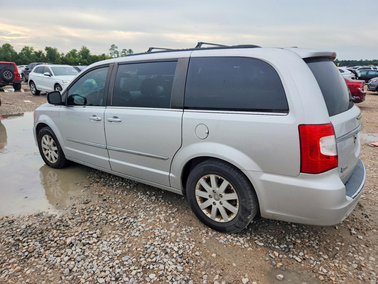 2012 Chrysler Town & Country Touring L - foto 2