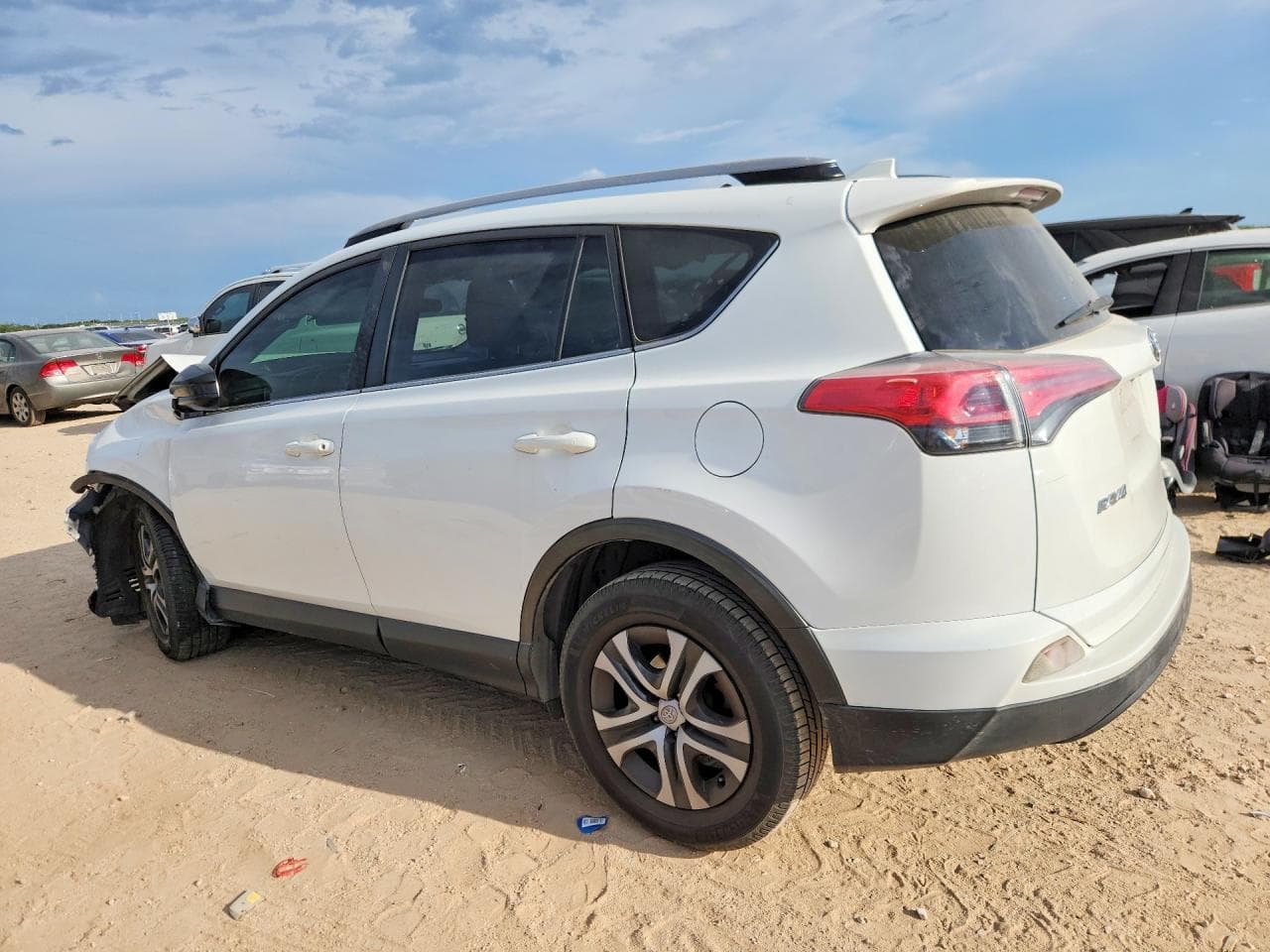 2018 Toyota Rav4 Le - foto 2