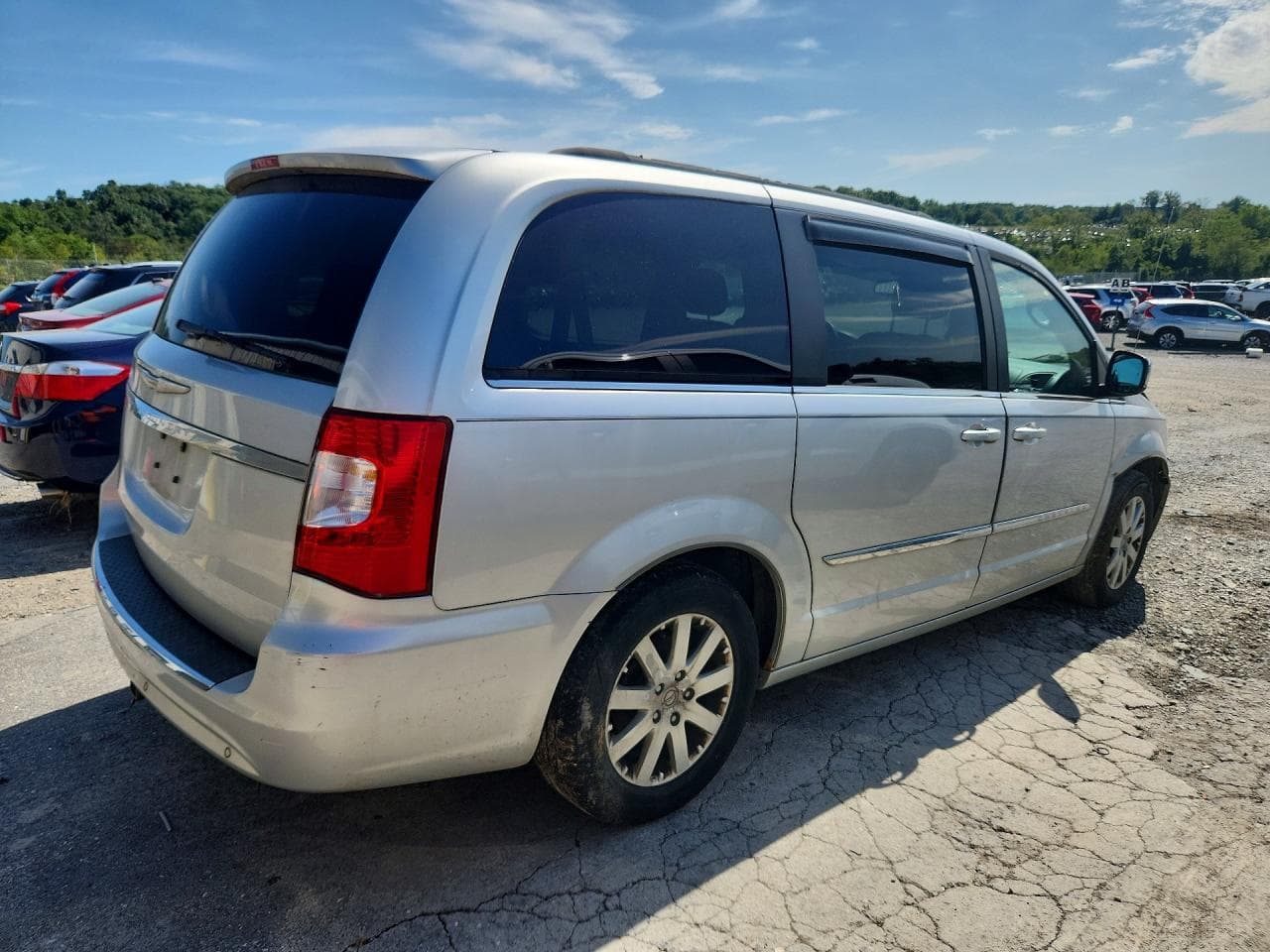 2011 Chrysler Town & Country Touring L - foto 3