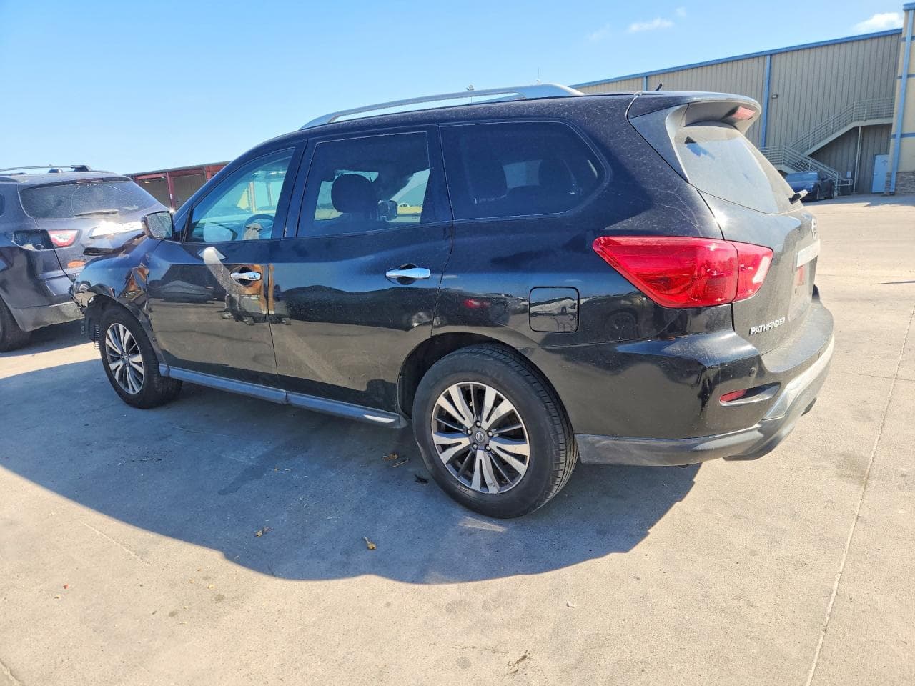 2017 Nissan Pathfinder Sv - foto 2