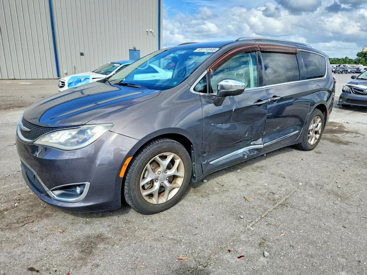 Chrysler Pacifica 2017 z USA