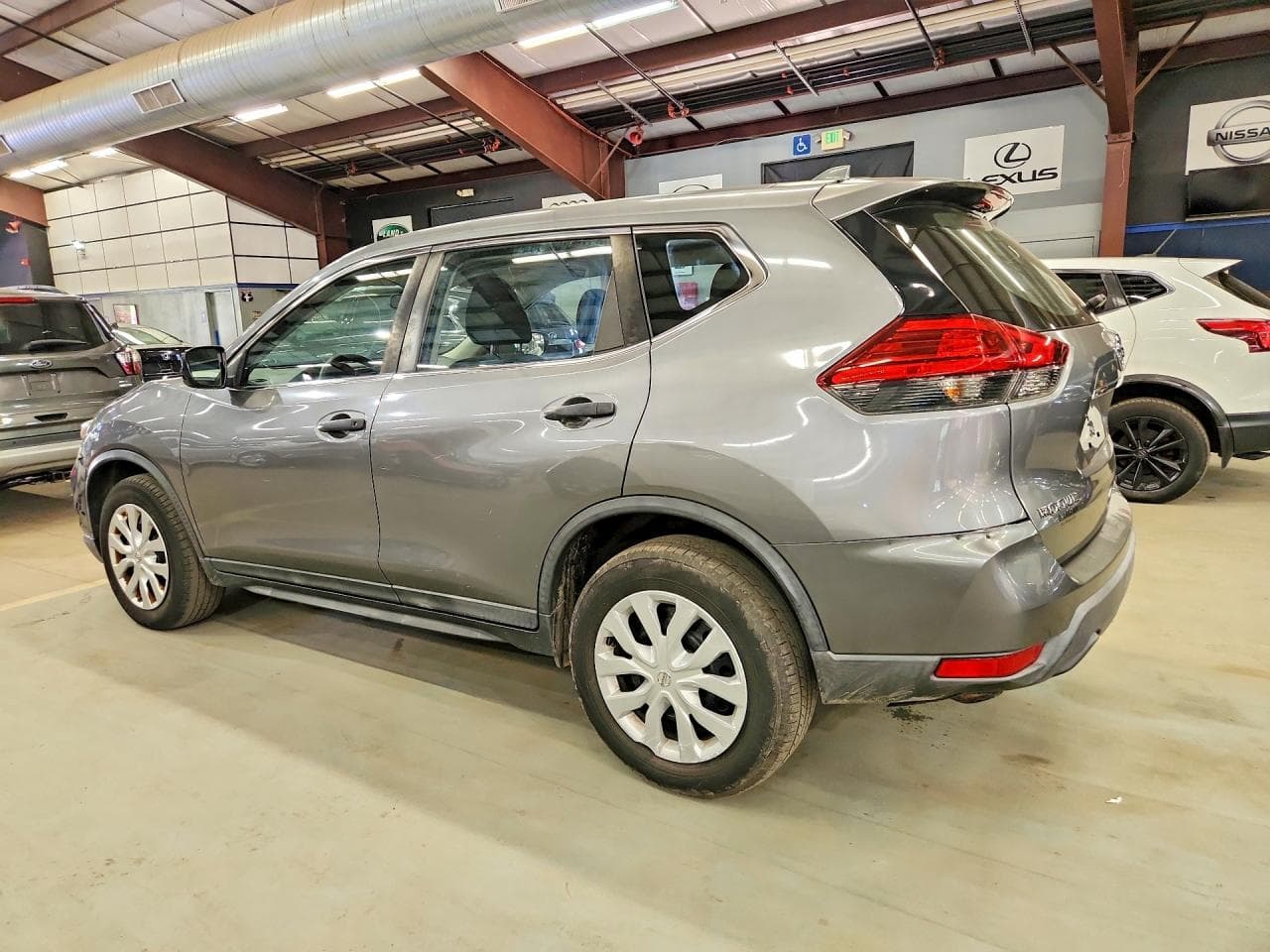 2017 Nissan Rogue S - foto 2