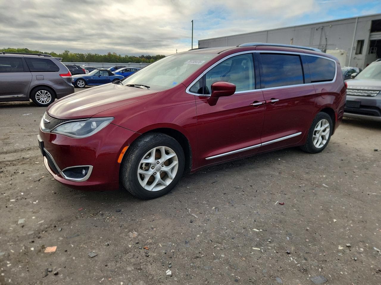 Chrysler Pacifica 2018 z USA