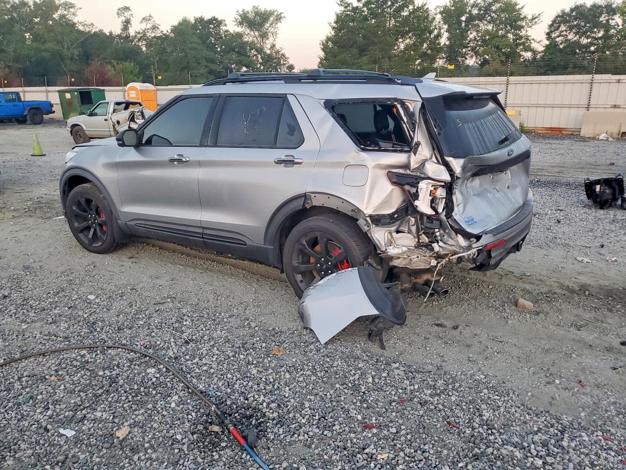 2020 Ford Explorer St - foto 2