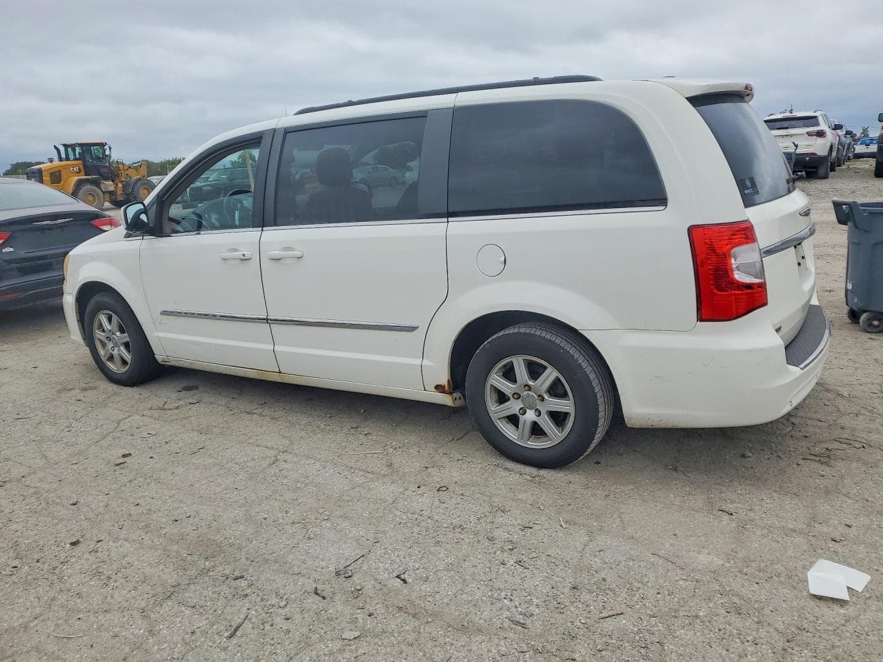 2011 Chrysler Town & Country Touring - foto 2