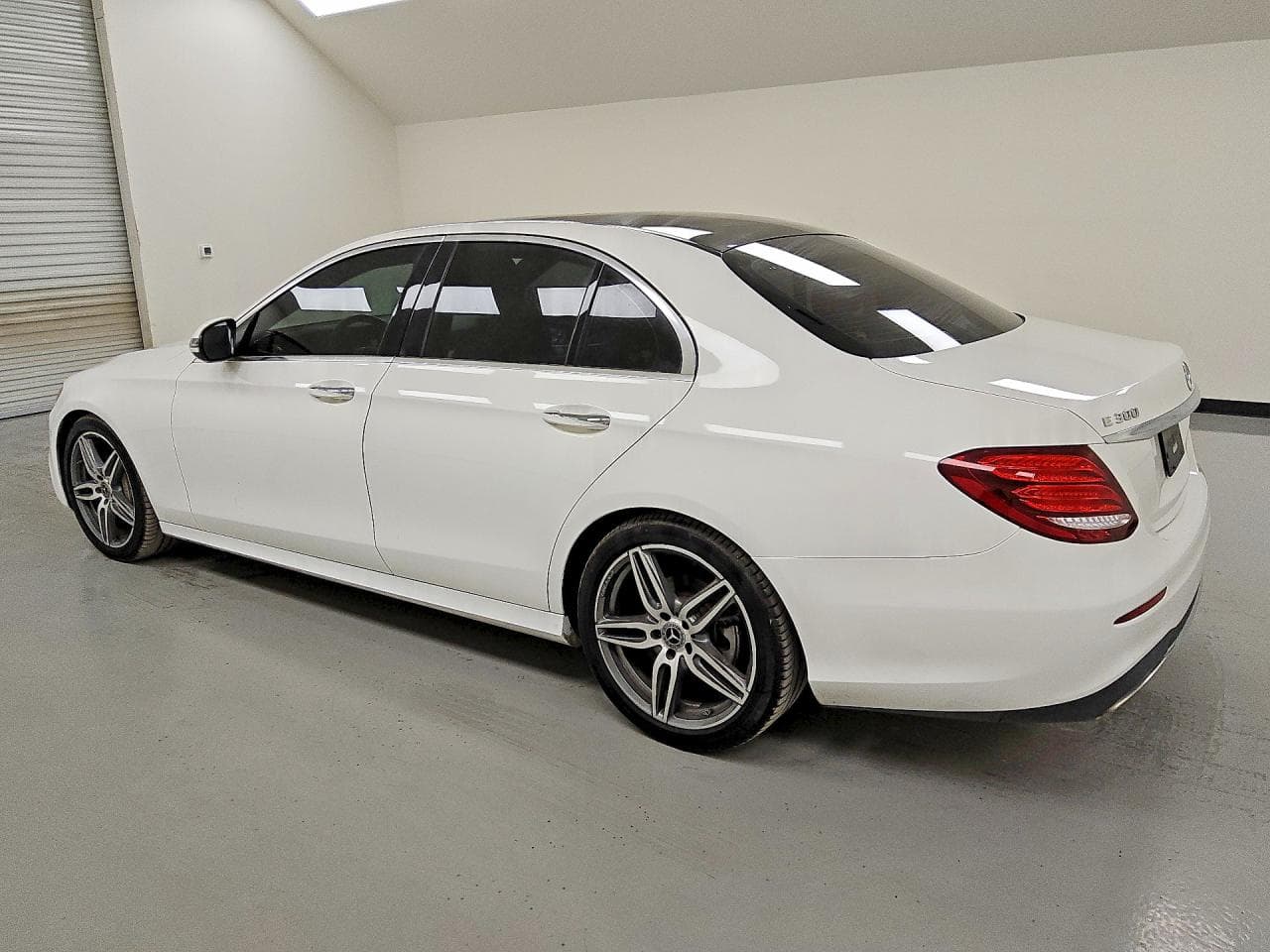 2019 Mercedes-Benz E 300 - foto 2