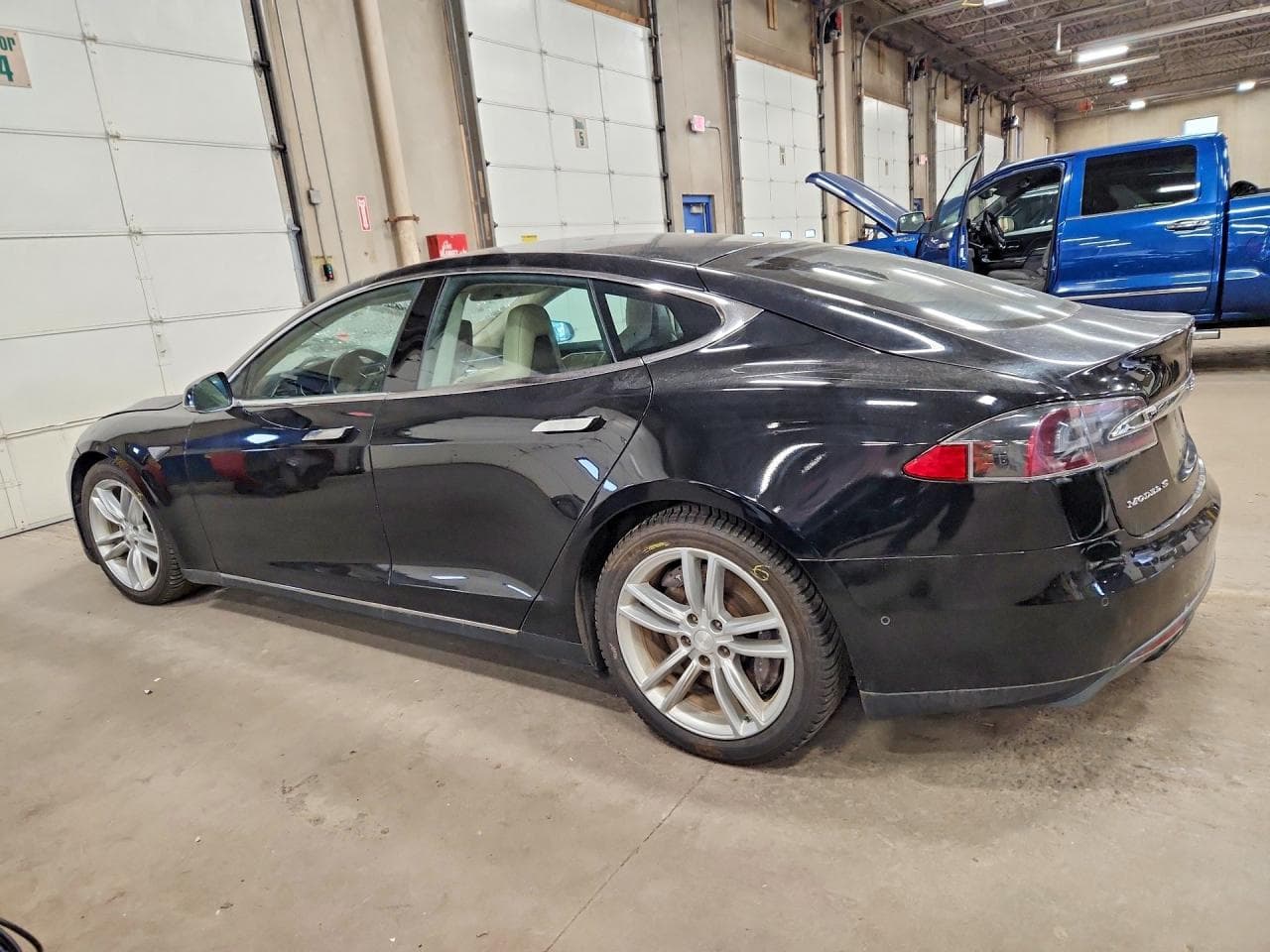2015 Tesla Model S - foto 2