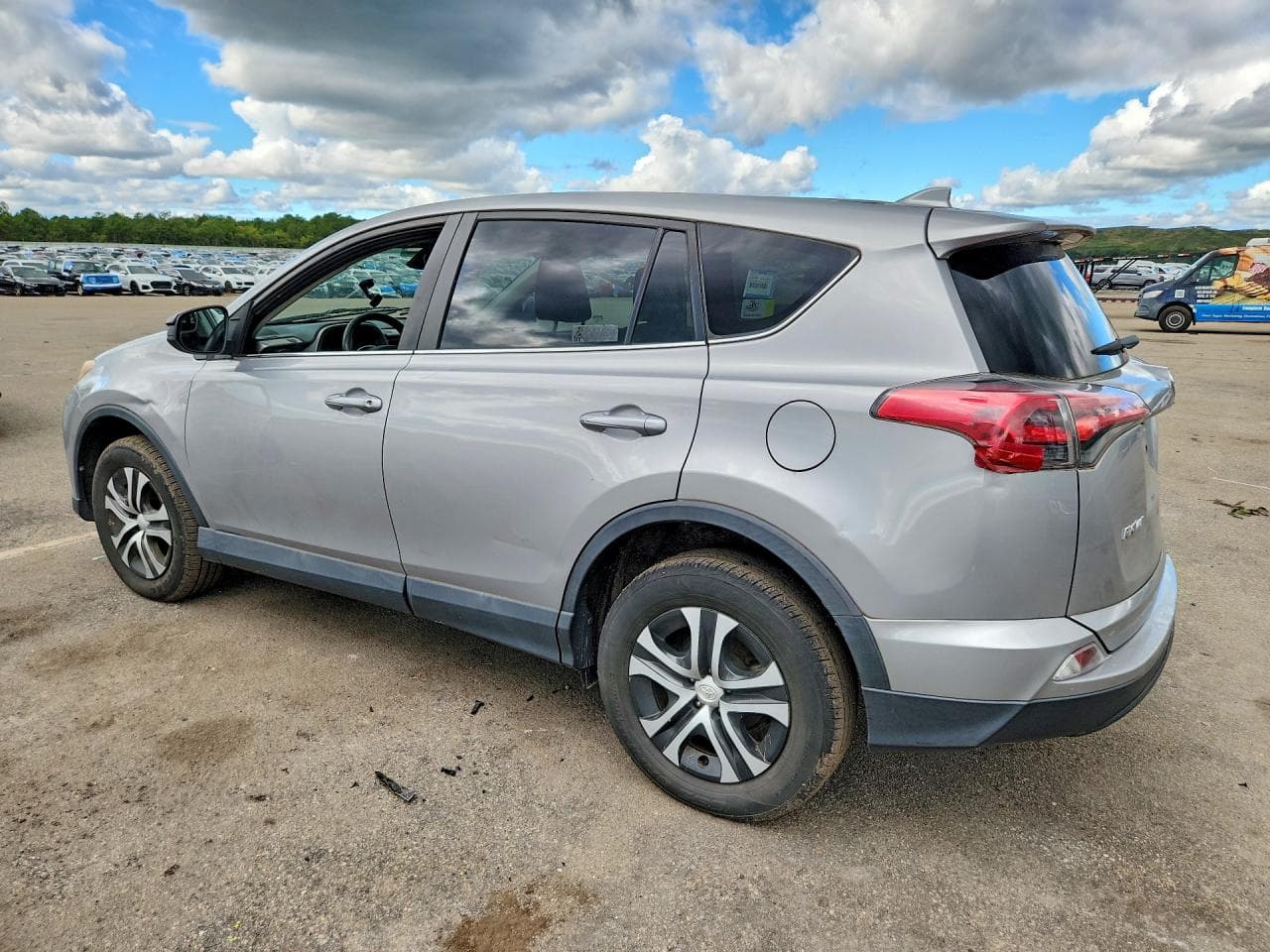 2018 Toyota Rav4 Le - foto 2