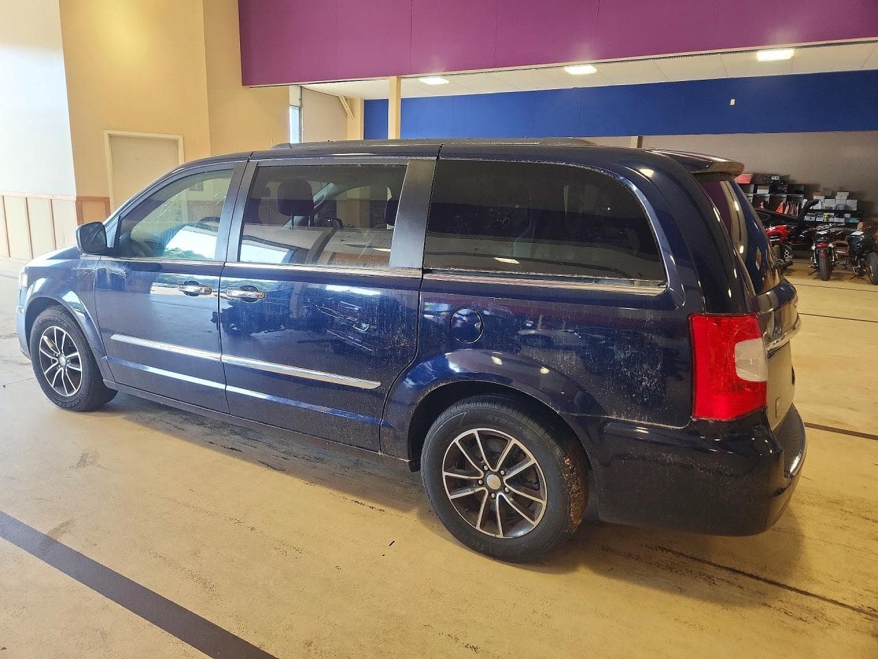 2016 Chrysler Town & Country Touring - foto 2