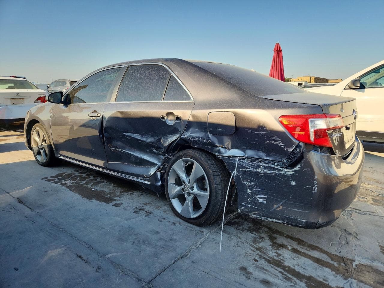 2014 Toyota Camry Le - foto 2