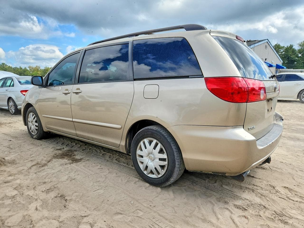 2009 Toyota Sienna Le 8-Passenger - foto 2