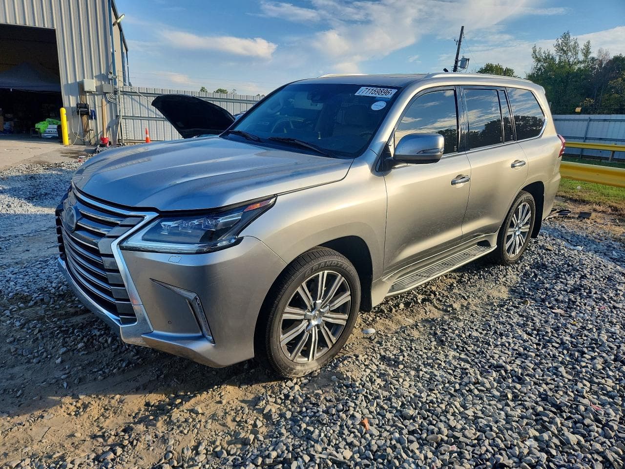 Lexus LX 2017 z USA