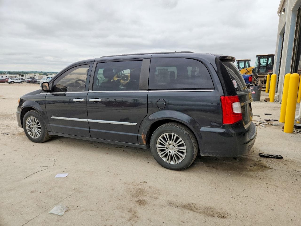 2013 Chrysler Town & Country Touring L - foto 2
