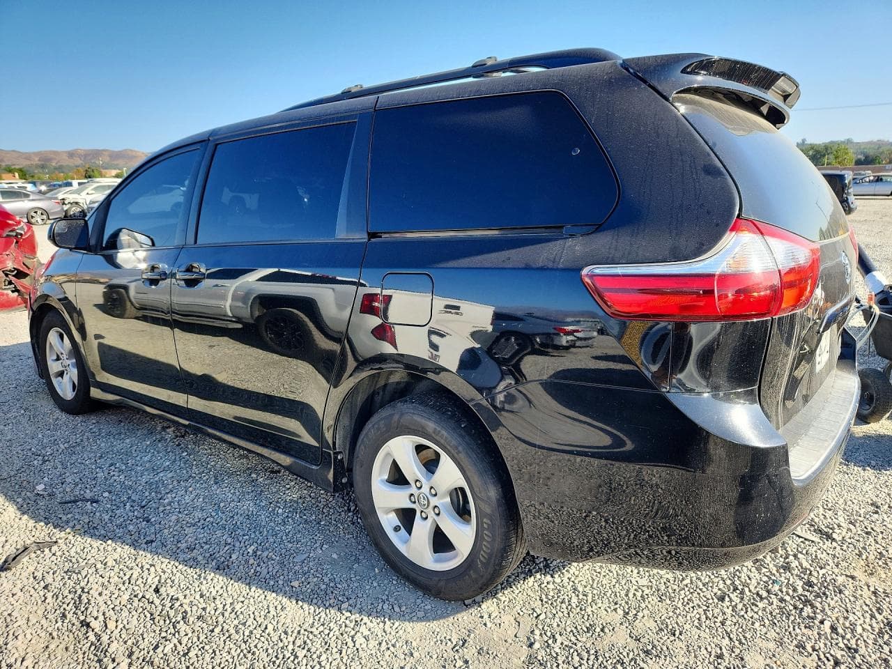 2020 Toyota Sienna Le - foto 2