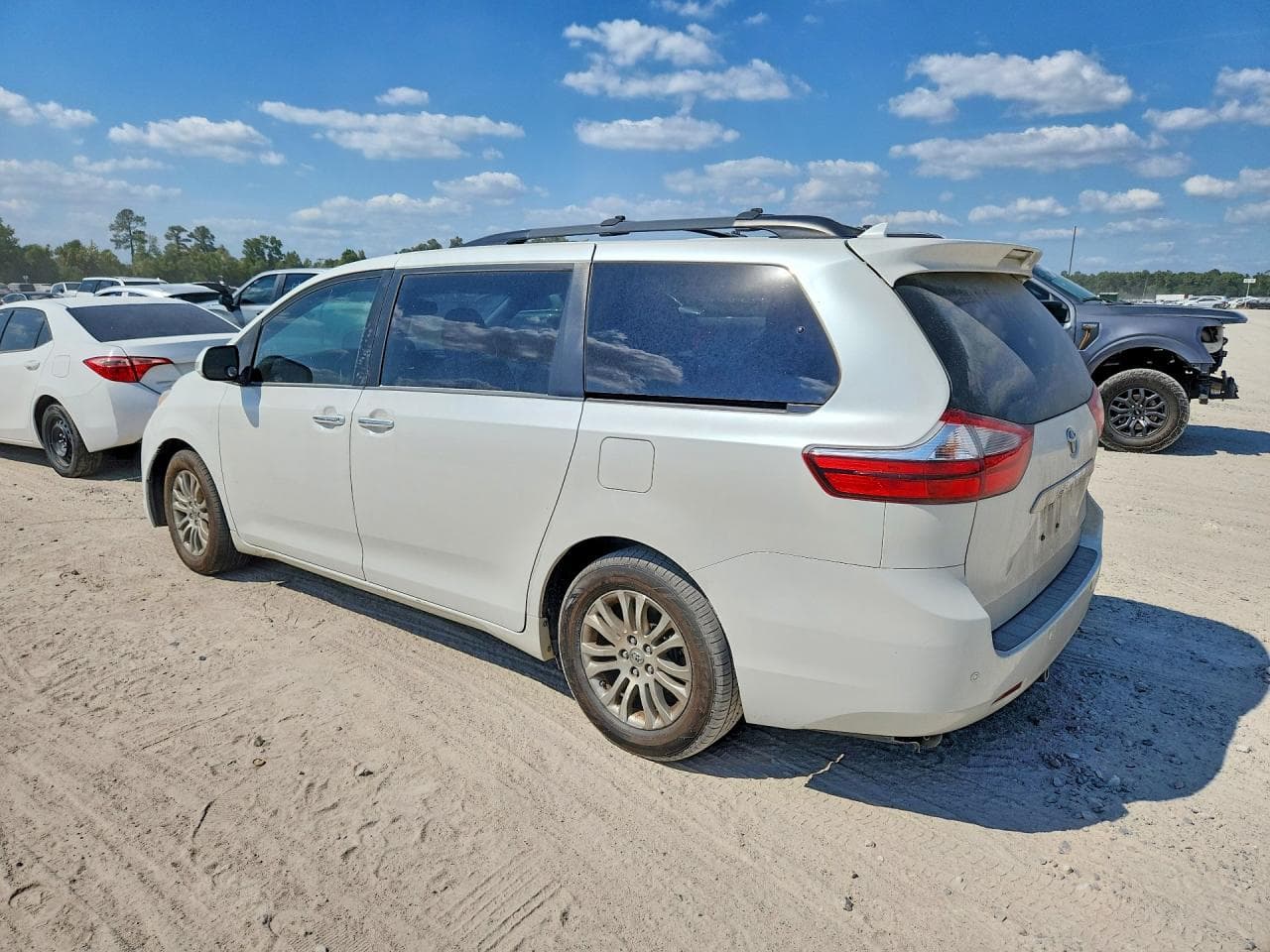 2015 Toyota Sienna Limited Premium - foto 2