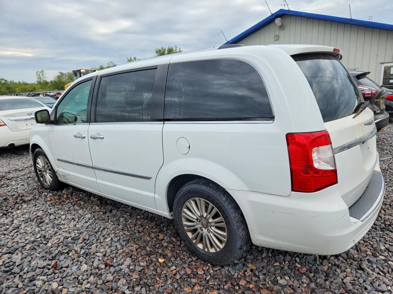 2015 Chrysler Town & Country Limited - foto 2