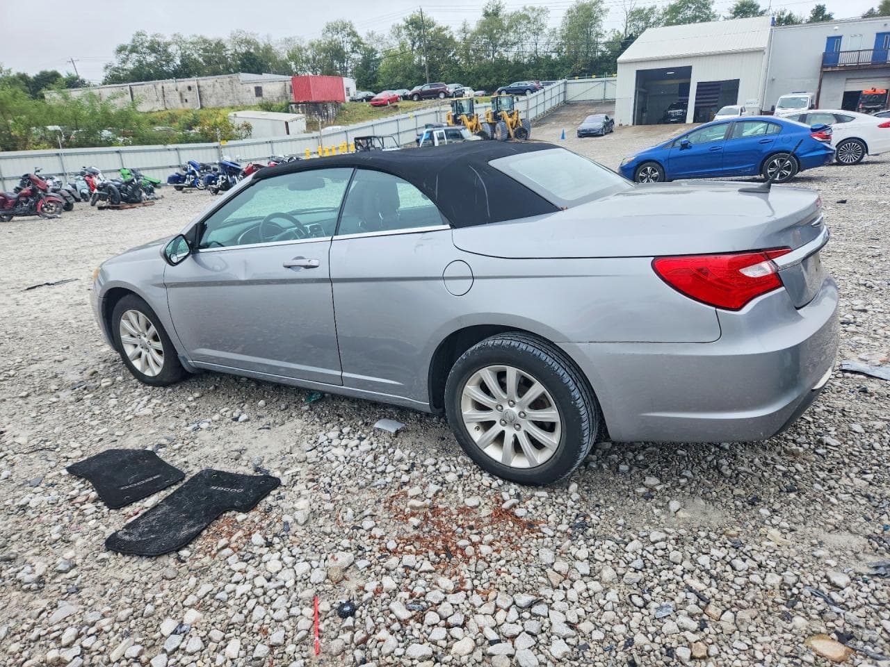 2014 Chrysler 200 Touring - foto 2
