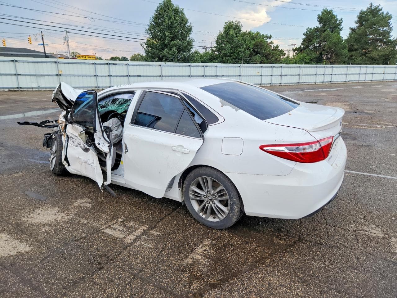2015 Toyota Camry Se - foto 2