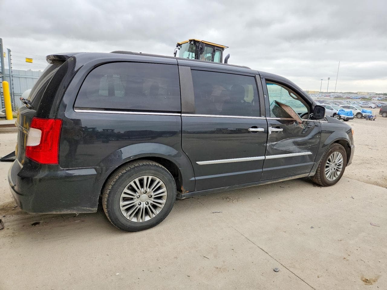 2013 Chrysler Town & Country Touring L - foto 3