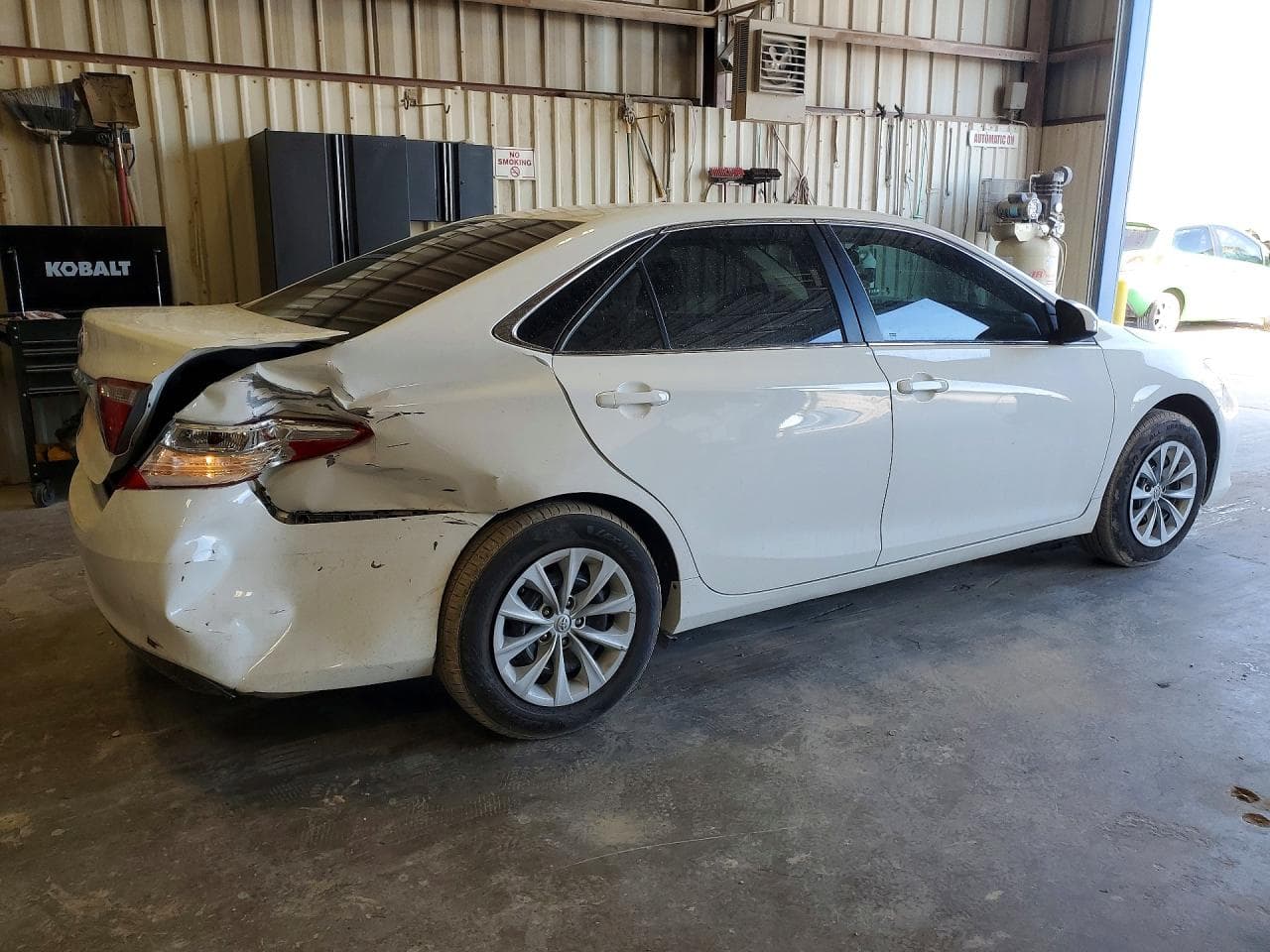 2016 Toyota Camry Le - foto 3