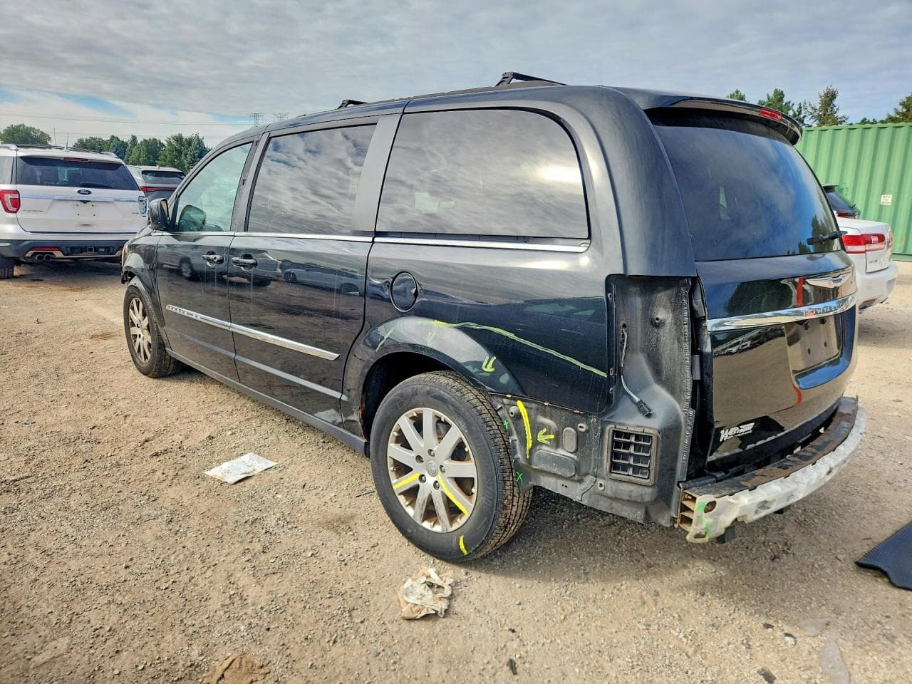 2013 Chrysler Town & Country Touring - foto 2