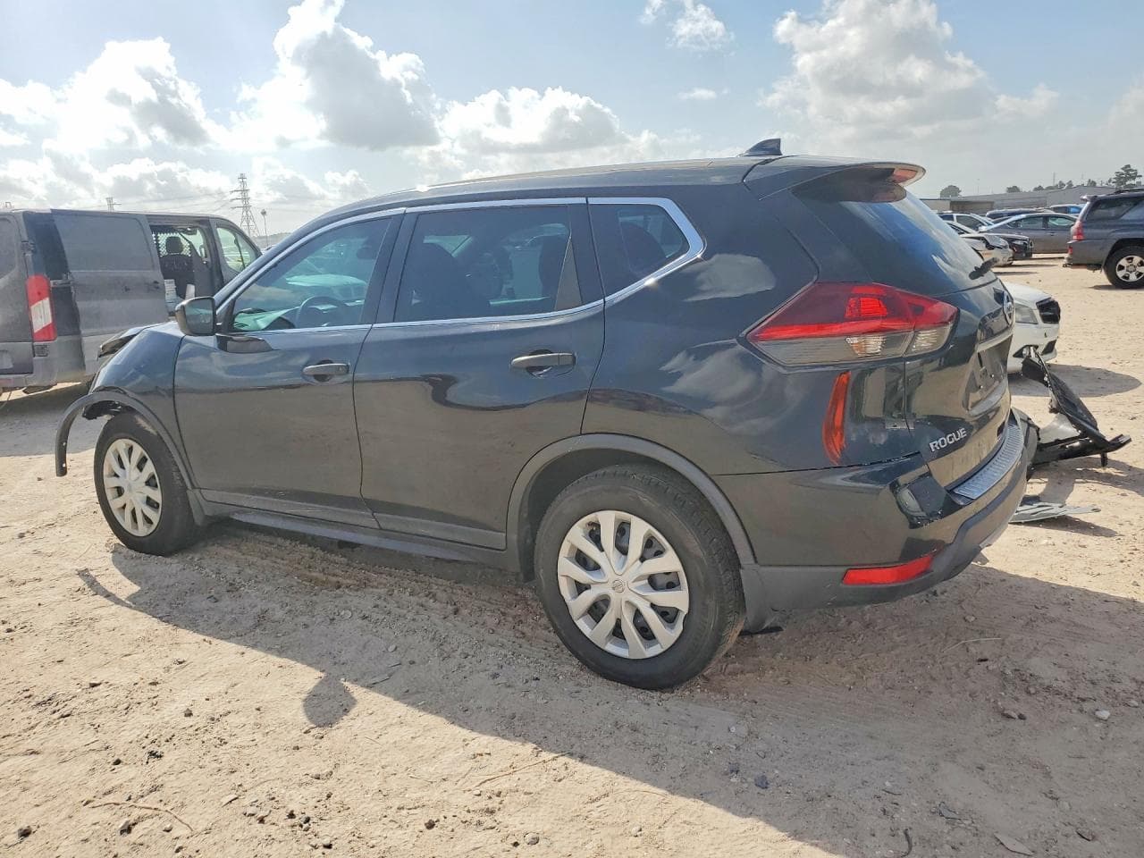 2020 Nissan Rogue S - foto 2