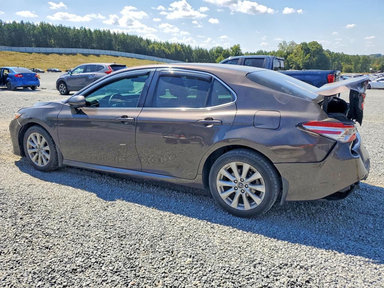 2018 Toyota Camry Le - foto 2