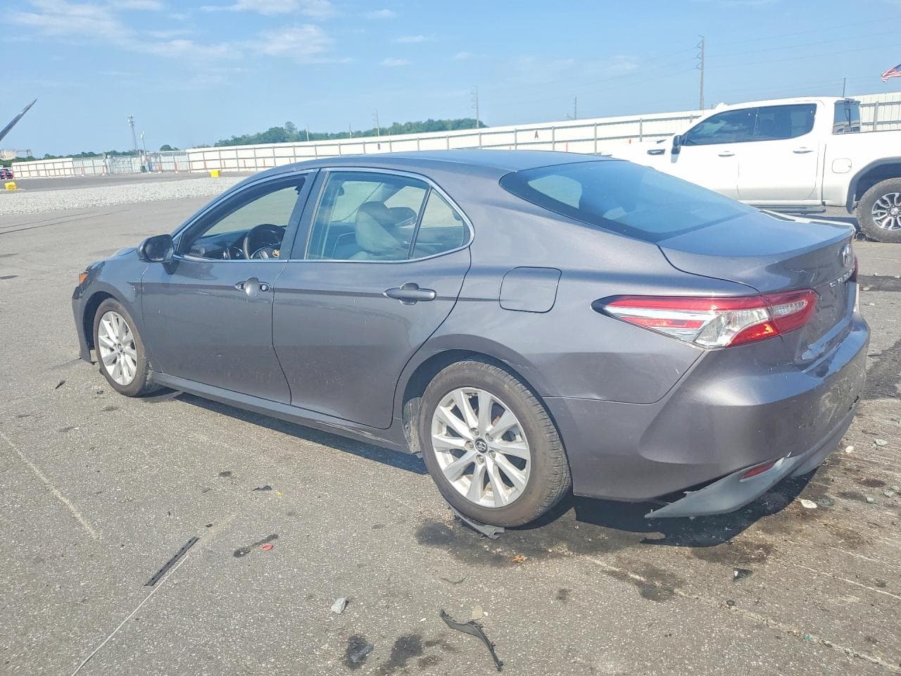 2018 Toyota Camry Le - foto 2
