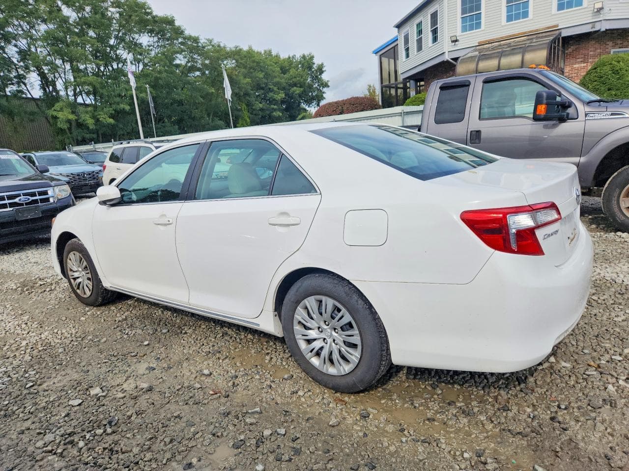 2013 Toyota Camry Le - foto 2