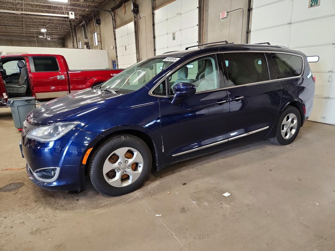 Chrysler Pacifica 2017 z USA