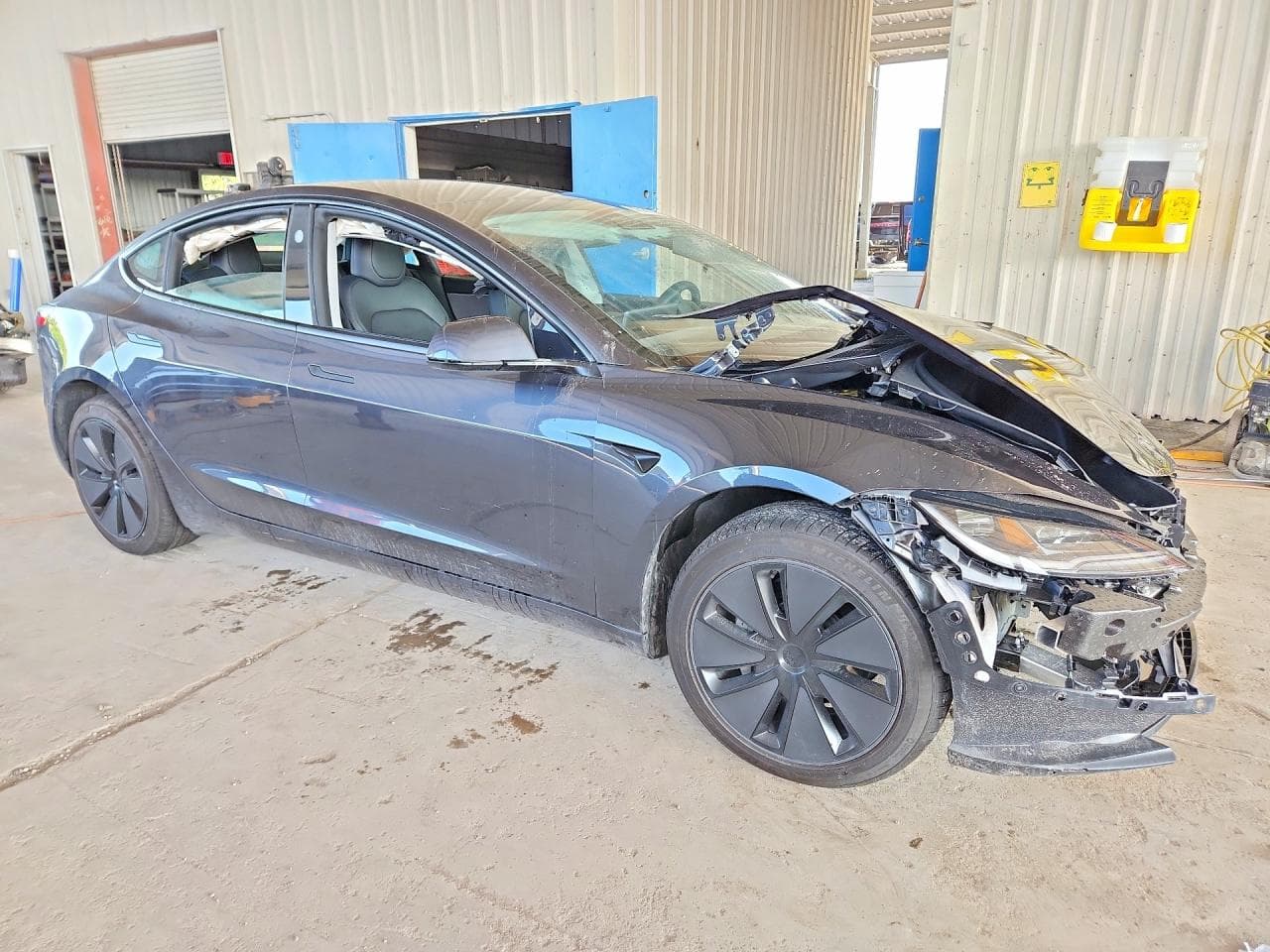 2025 Tesla Model 3 - foto 4