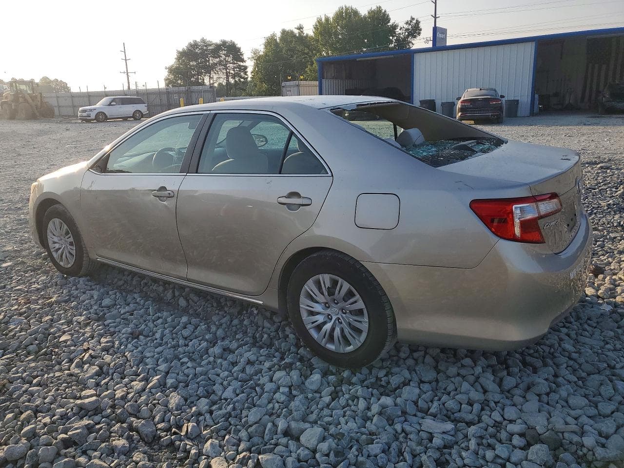 2014 Toyota Camry Le - foto 2