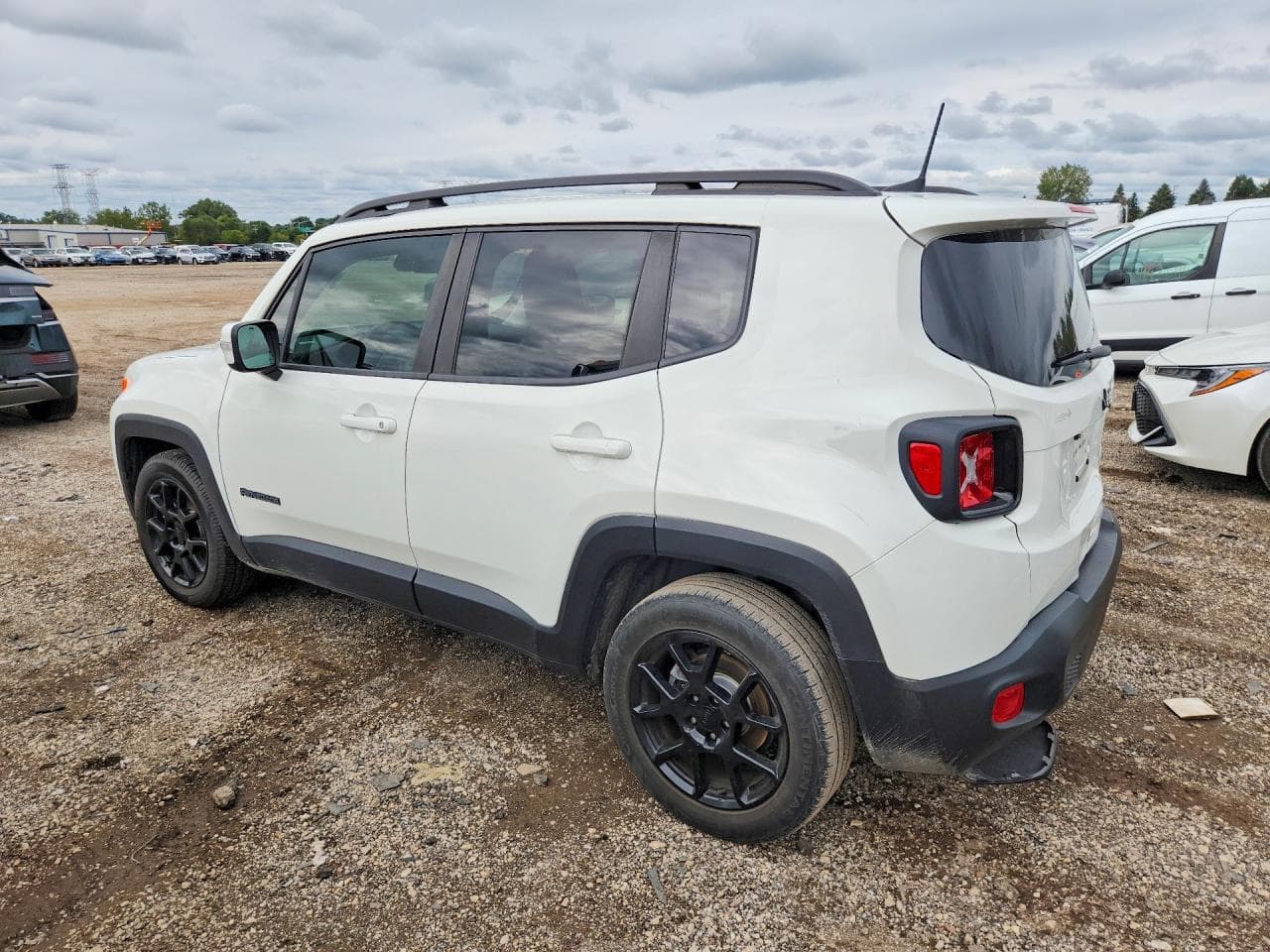 2020 Jeep Renegade Latitude - foto 2