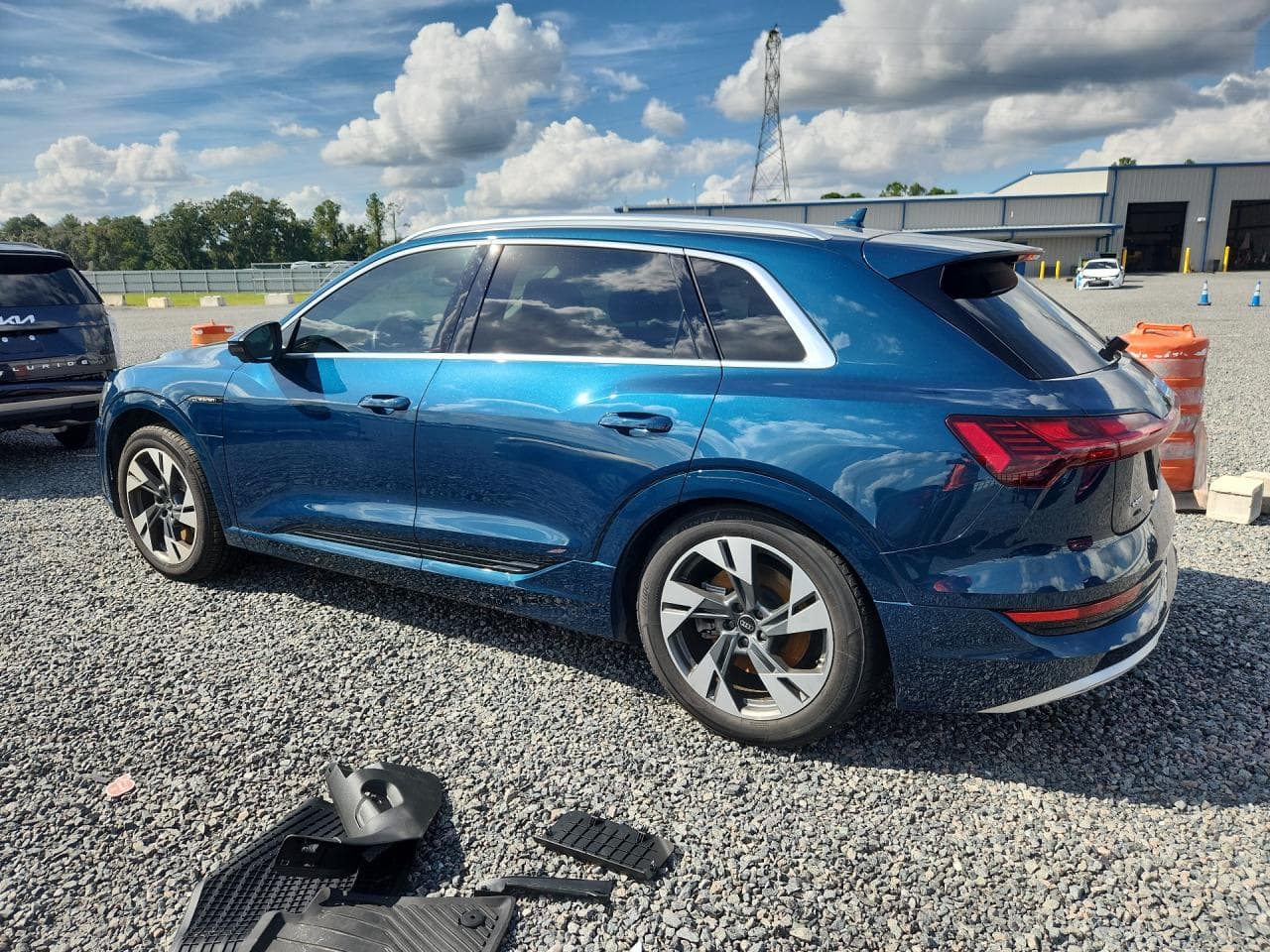 2022 Audi E-Tron Premium Plus - foto 2