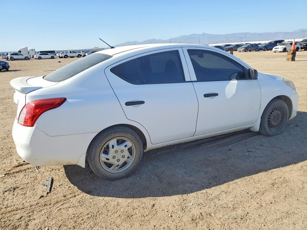 2014 Nissan Versa 1.6 S Plus - foto 3
