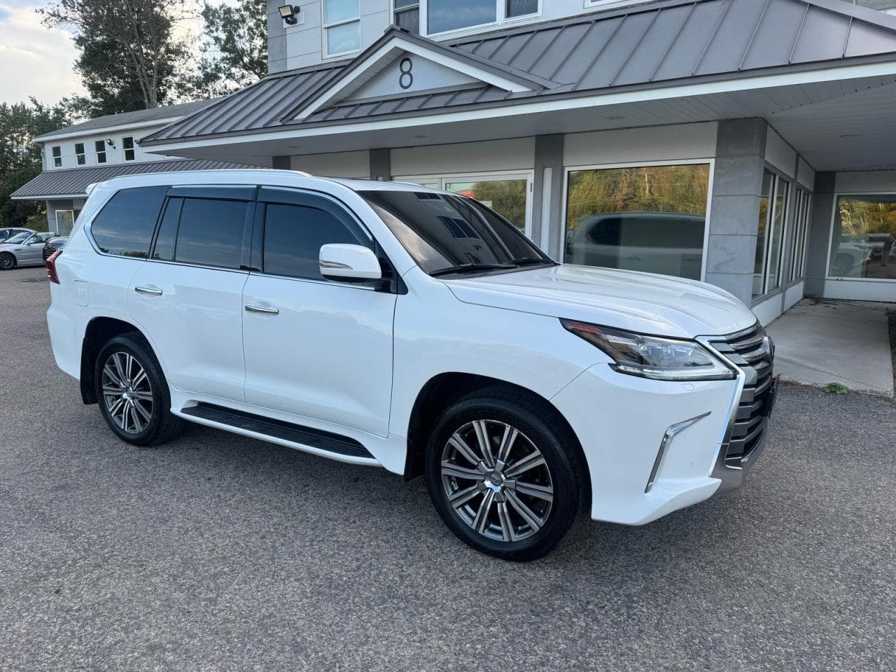 Lexus LX 2017 z USA