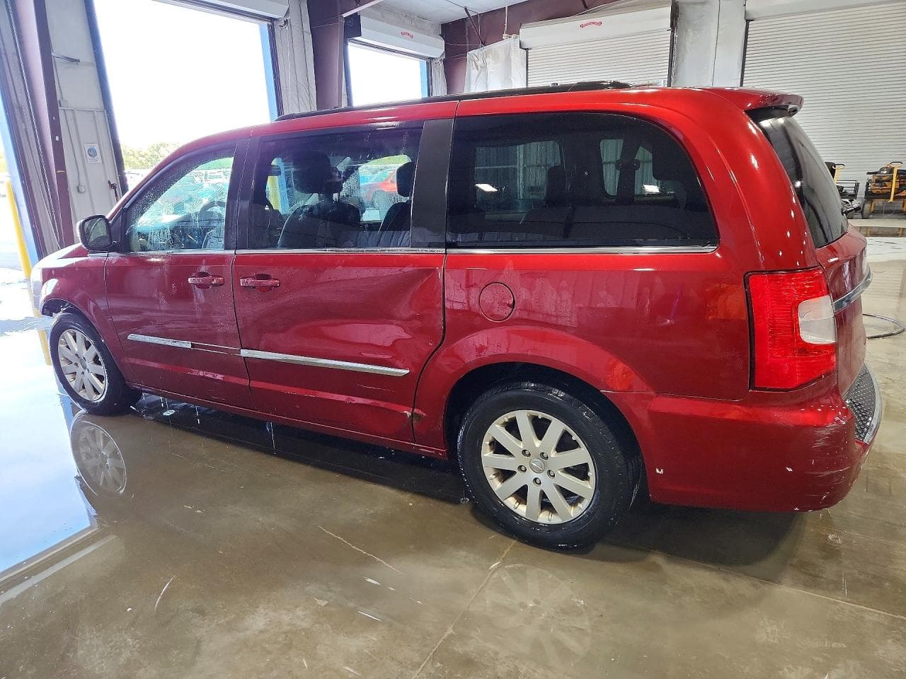 2015 Chrysler Town & Country Touring - foto 2