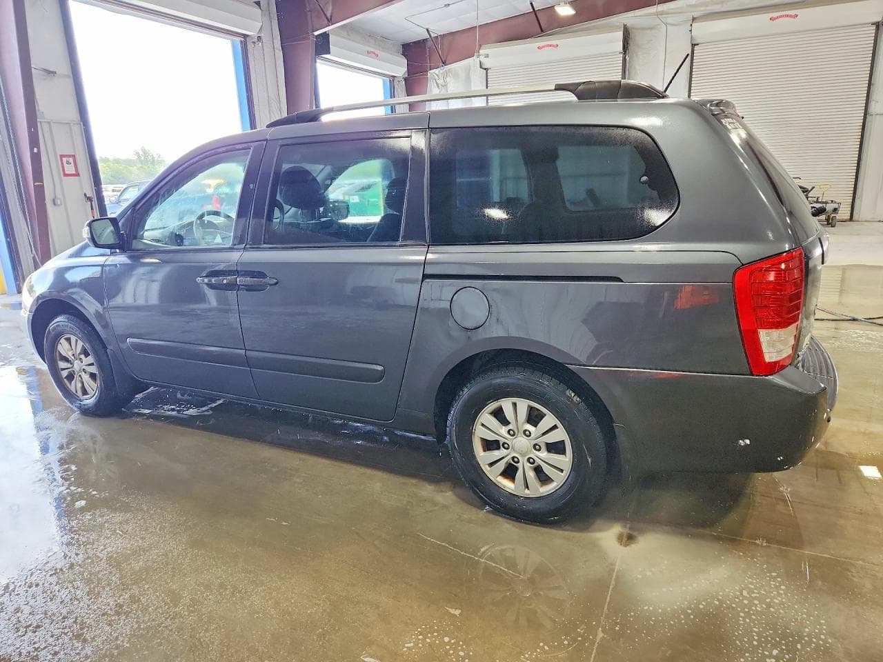 2012 Kia Sedona Lx - foto 2