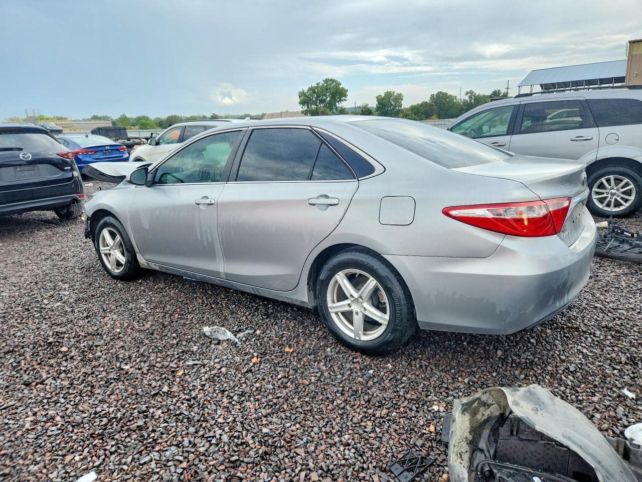 2016 Toyota Camry Le - foto 2